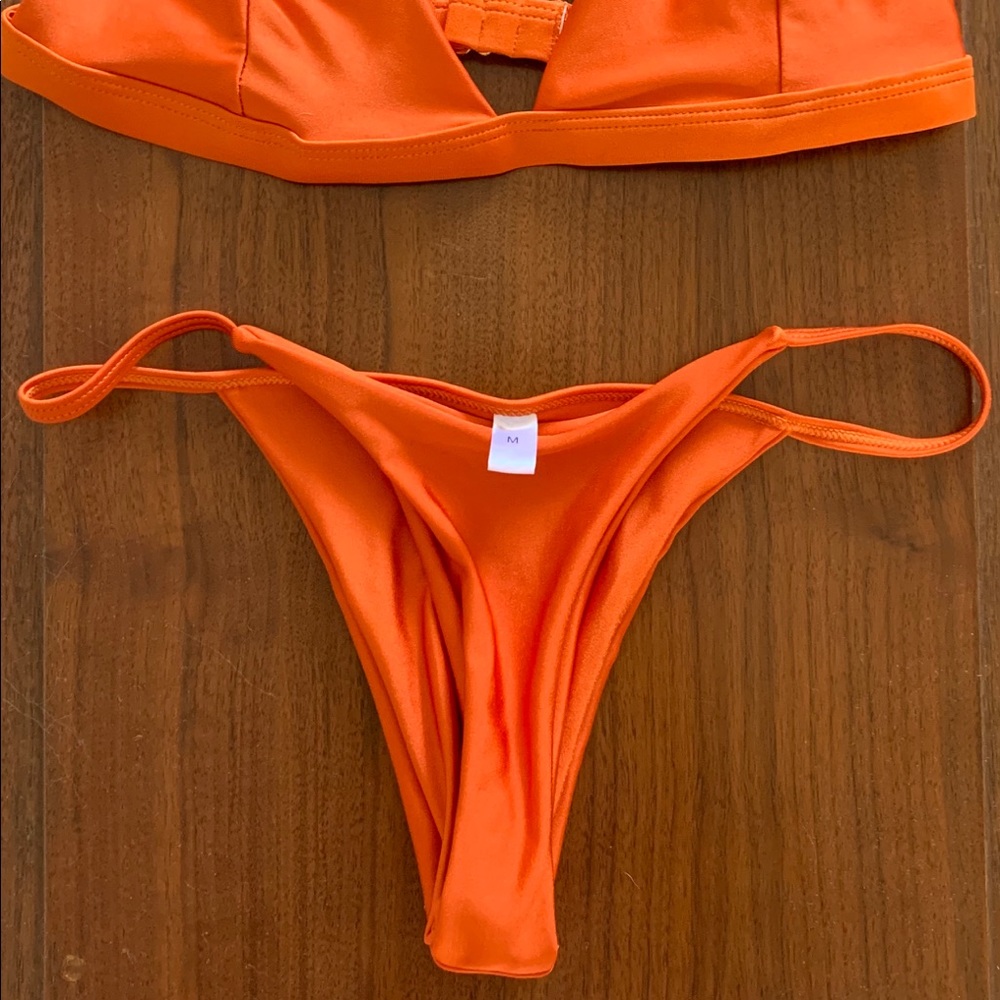 Bikini - Picture 3 of 3